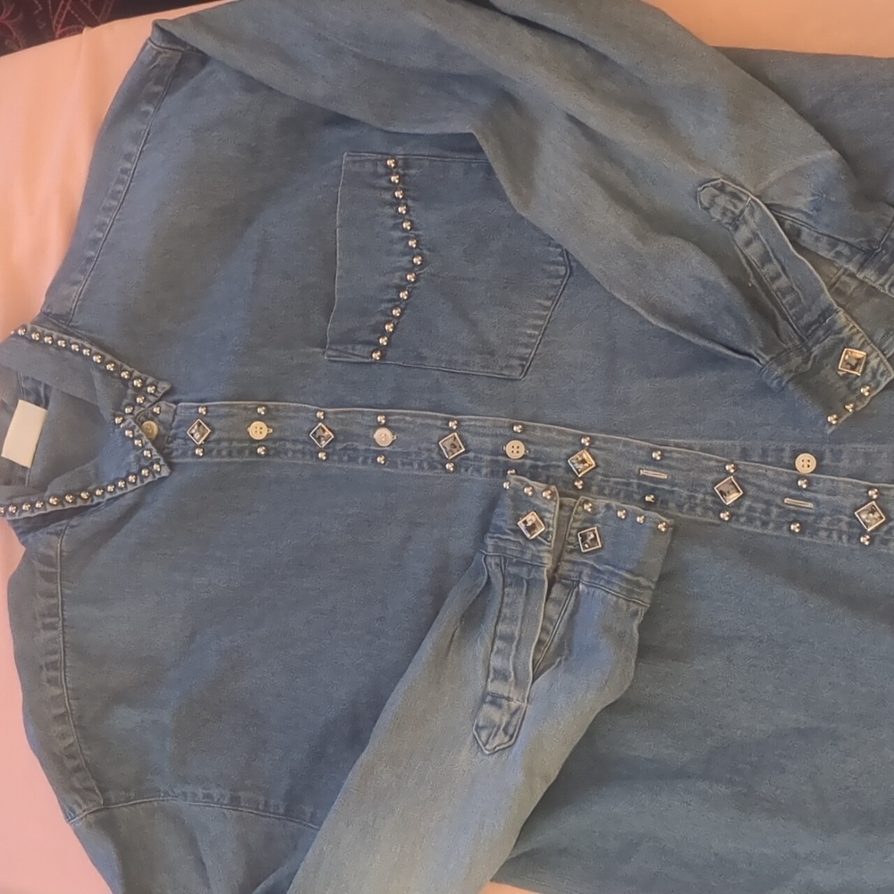 Backroad Blues denim shirt with silver rivets and decorative snaps. Women size L